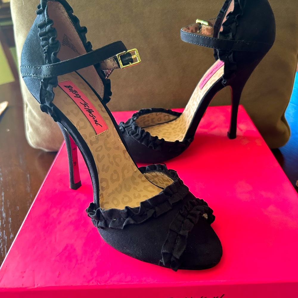 Brand New Betsy Johnson high heels size 6 1/2